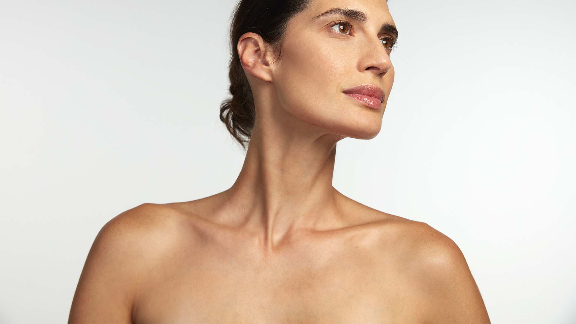 Neck and décolleté